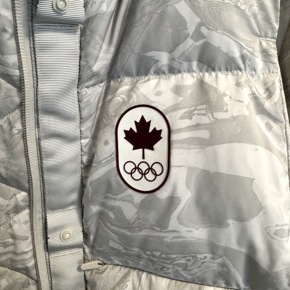 lululemon Team Canada Down Jacket size 6 - Picture 14 of 16